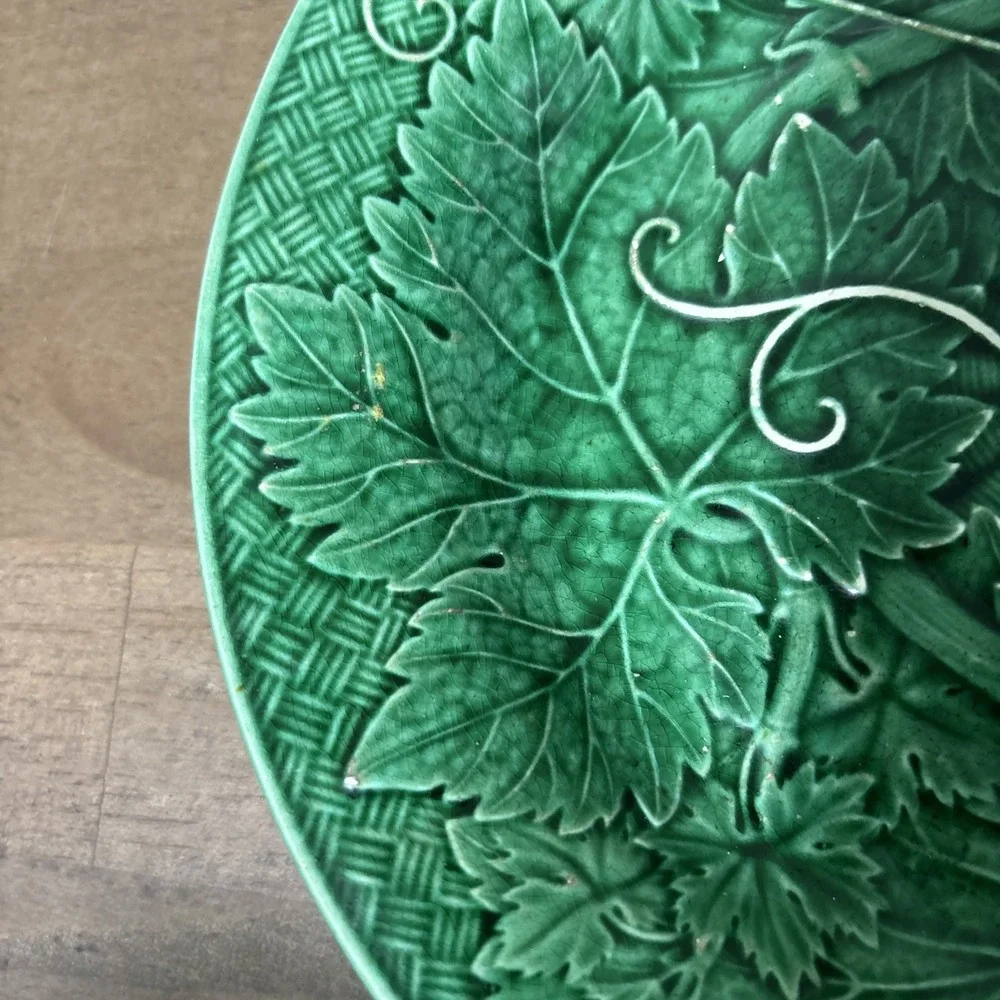 3 Antique WEDGWOOD GREEN MAJOLICA GRAPEVINE RELIEF PLATE - 8 3/8